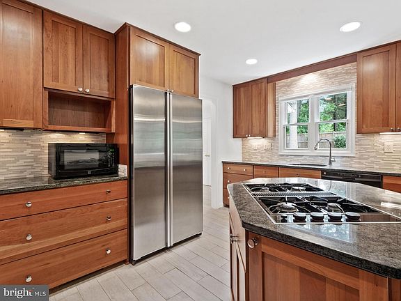 3rd image of 2414 Henslowe Dr