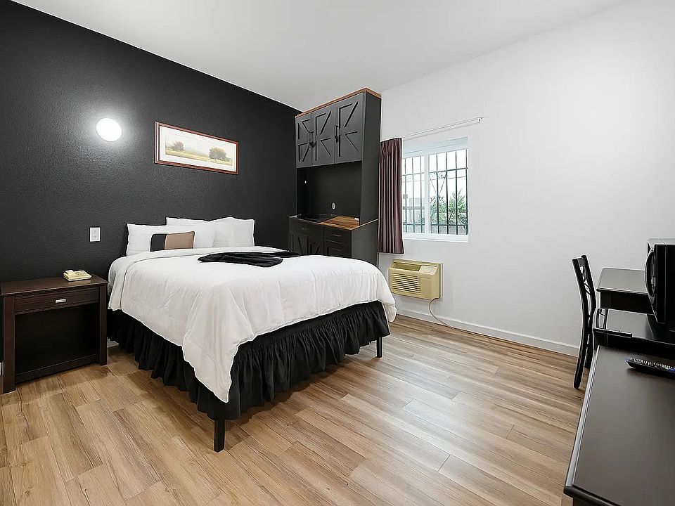 2nd image of 110 S Main St #101