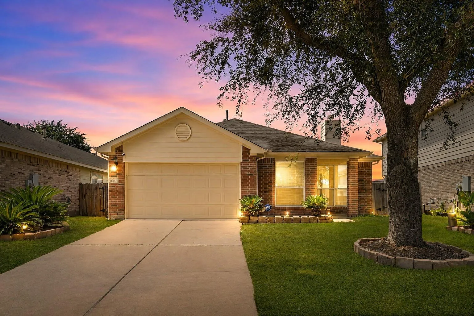 3 bed, 2.0 bath, 1428 sqft, $2,100 — Photo 1