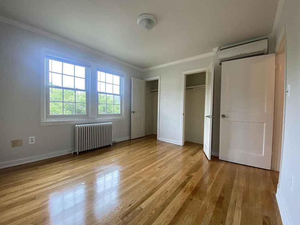 Bedroom with 2 closets