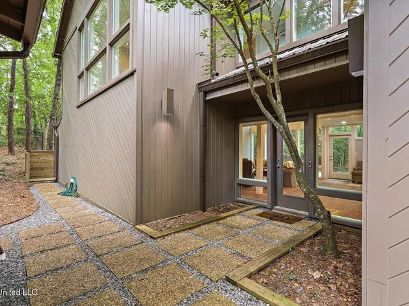 1844 Eastover Dr, Jackson, MS 39211