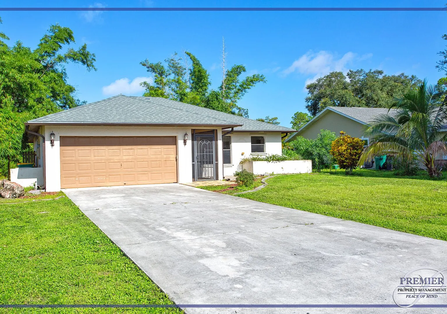Great Location 3 Beds/2 Baths Single Family Pool Home Recently Updated — Photo 4