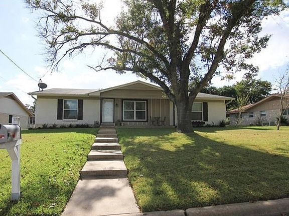 Wonderful curb appeal, inviting walkway, and mail delivered right to your home! What more can you ask for?