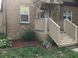 907 Robins Rd, Lansing, MI 48917