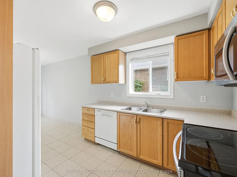 126 Marsellus Dr — Photo 8