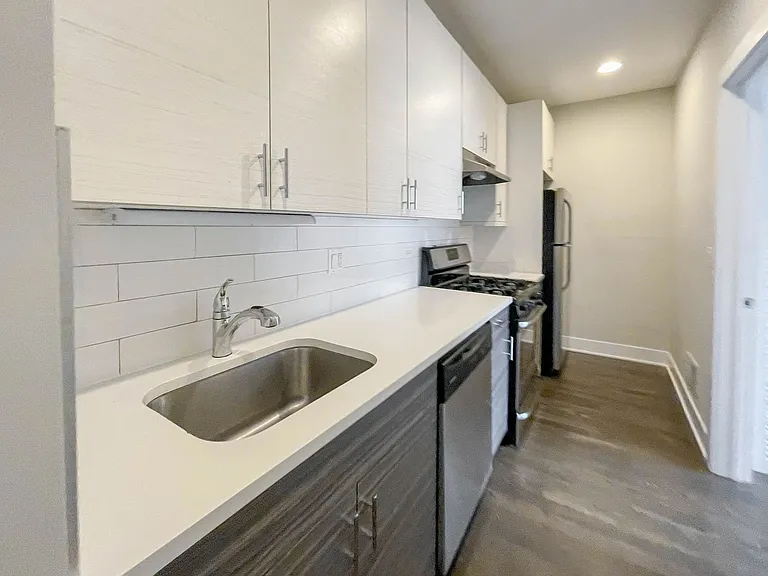 3915-21 N. Janssen — Photo 7