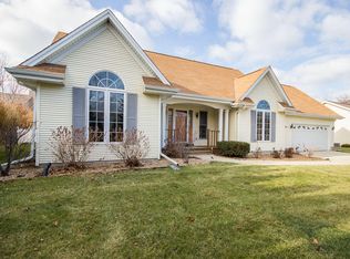7961 S 55th St, Franklin, WI 53132