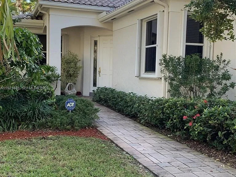 2518 Bay Pointe Ct — Photo 4