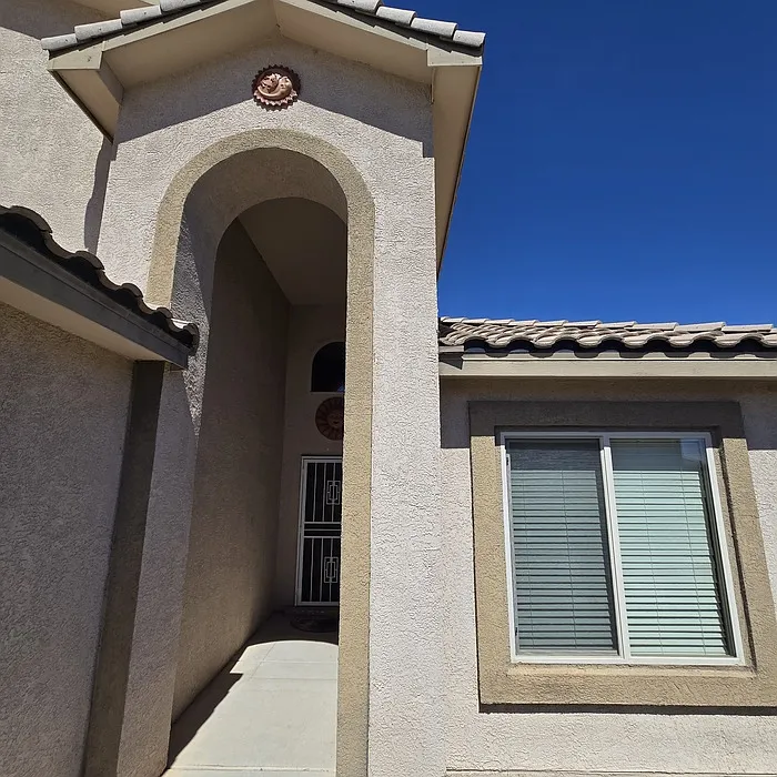 4 bed, 2.5 bath, 2076 sqft, $2,600 — Photo 2