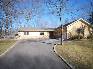 5 Sandy Ct, Lake Grove, NY 11755