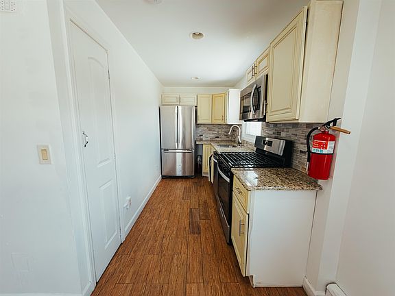 4th image of 6237 Durham Ave Floor 2