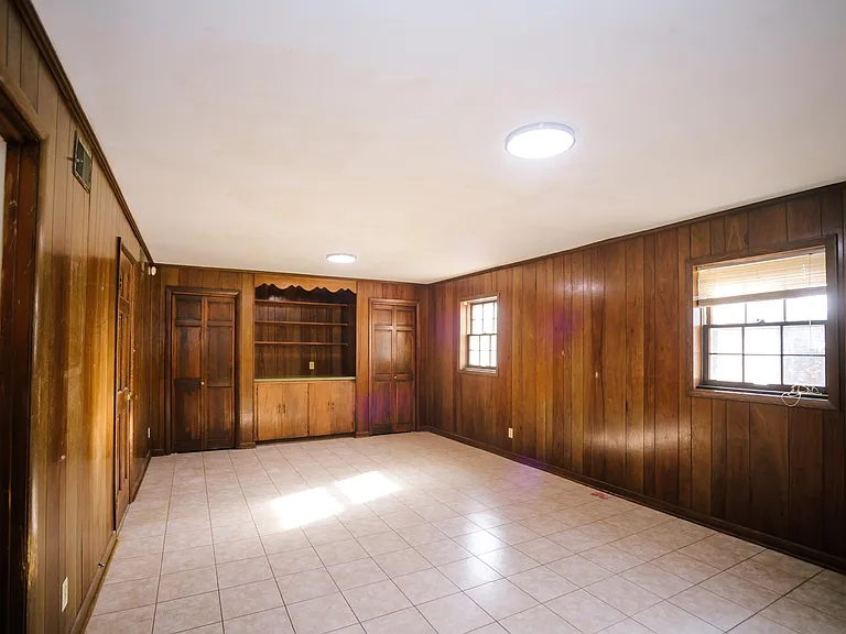 1301 Normandy Rd — Photo 6