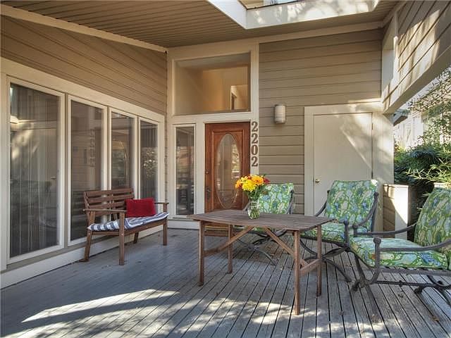 2nd image of 2202 Meadowbrook Dr