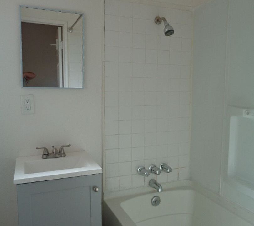 2nd image of 1241 E McKinley St #4