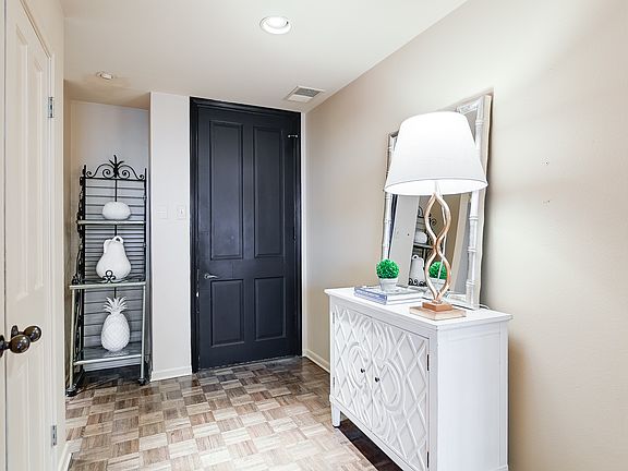 2nd image of 4001 N New Braunfels Ave #1202A