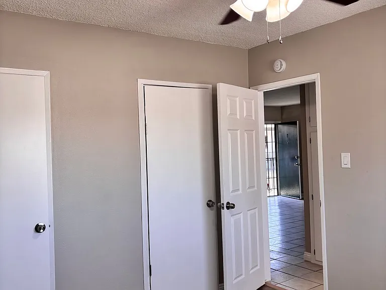 Renovated 2 Bedroom 1 Bathroom — Photo 6