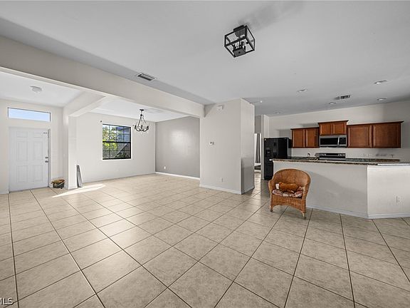 3rd image of 2210 SW 19th Ave