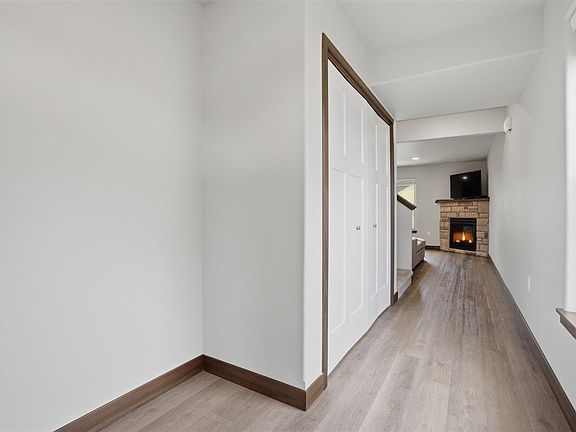4th image of 1008 Creekside Dr