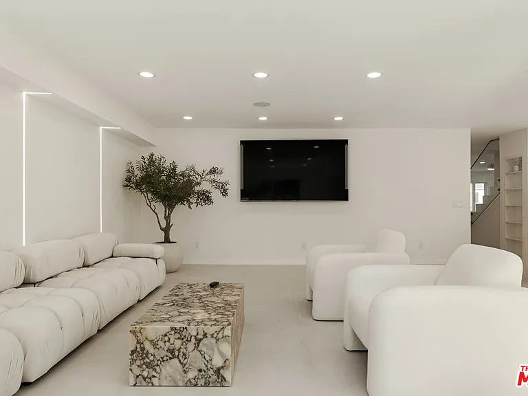 9432 Oakmore Rd — Photo 16