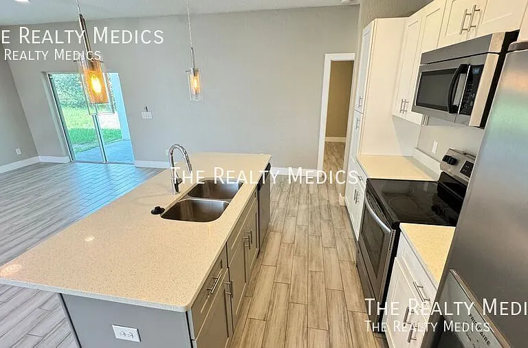 239 Hibiscus Ln — Photo 12