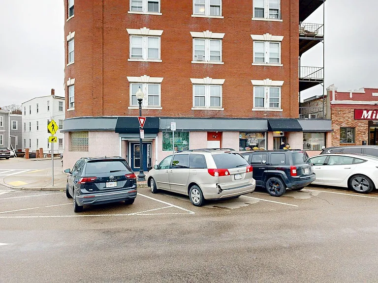 972-974 Saratoga St #6 — Photo 15