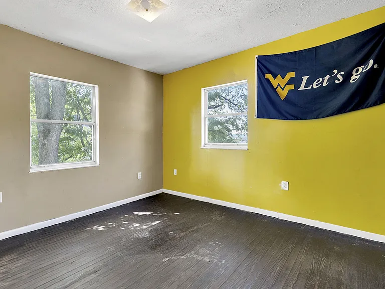 352 Stewart St — Photo 6