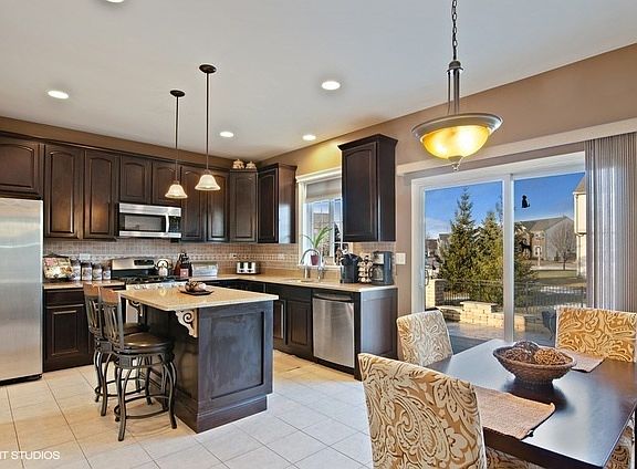 3rd image of 3518 Crestwood Ln