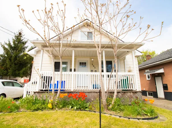 203 Niagara St, Saint Catharines, ON L2M 4V3