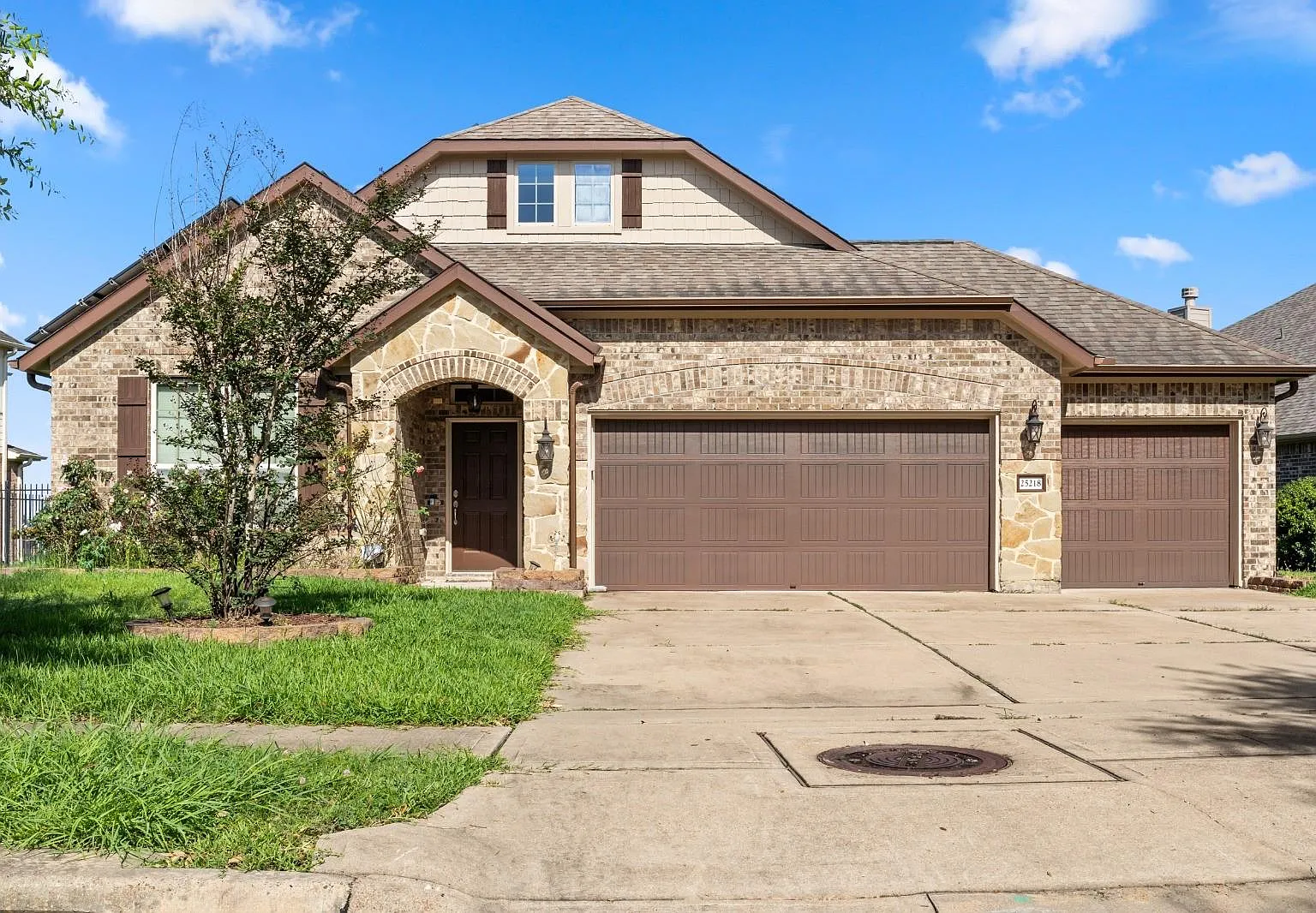 4 bed, 3.0 bath, 2957 sqft, $5,000 — Photo 2