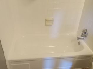909 Root Rd, Lorain, OH 44052