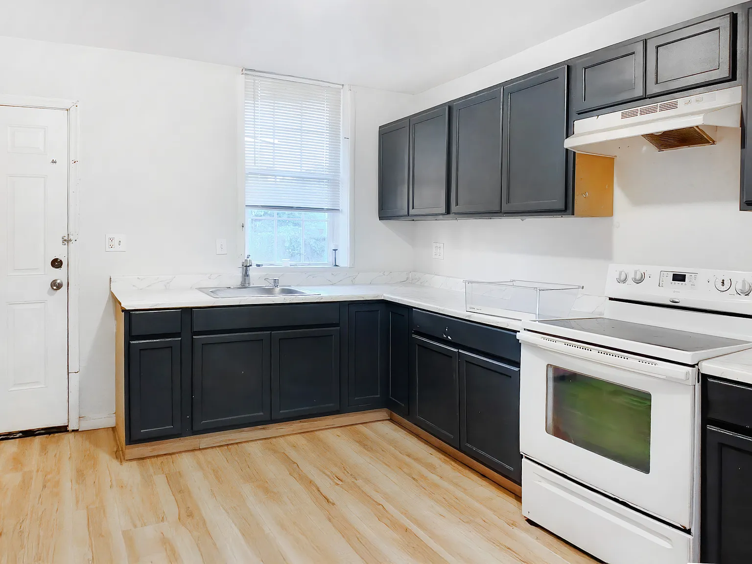 4 bed, 2.5 bath, 1875 sqft, $850 — Photo 1