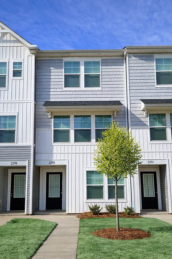 3-Bedroom, 3.5 Bath Townhome for Rent in Mooresville, NC | Attached Garage & Modern Kitchen — Photo 1