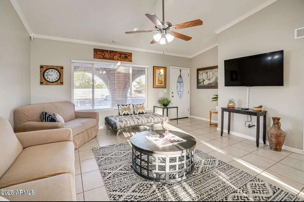 3 bed, 2.0 bath, 1648 sqft, $2,500 — Photo 1
