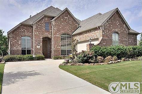 1st image of 830 Essex Dr