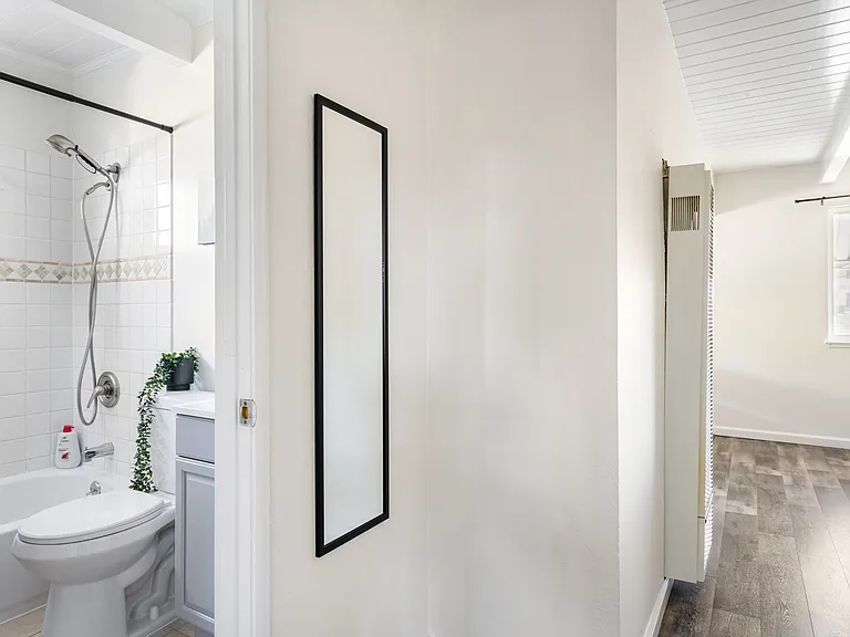 2312 Bonar St #B — Photo 34