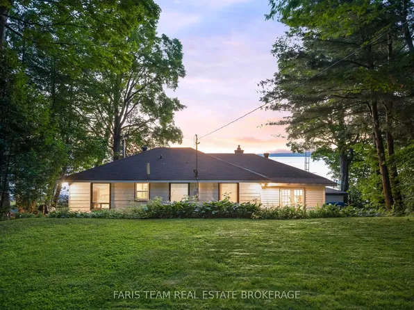 1697 Champlain Rd, Tiny, ON L9M 0C1