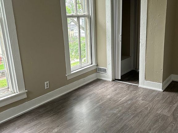 3rd image of 401 N 13th St #401