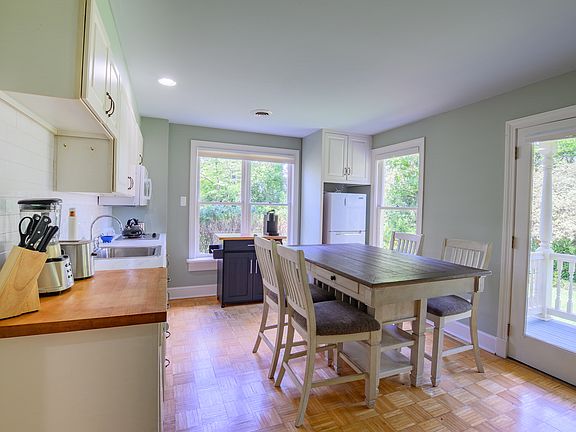 4th image of 203 Jackson Ave #1/2