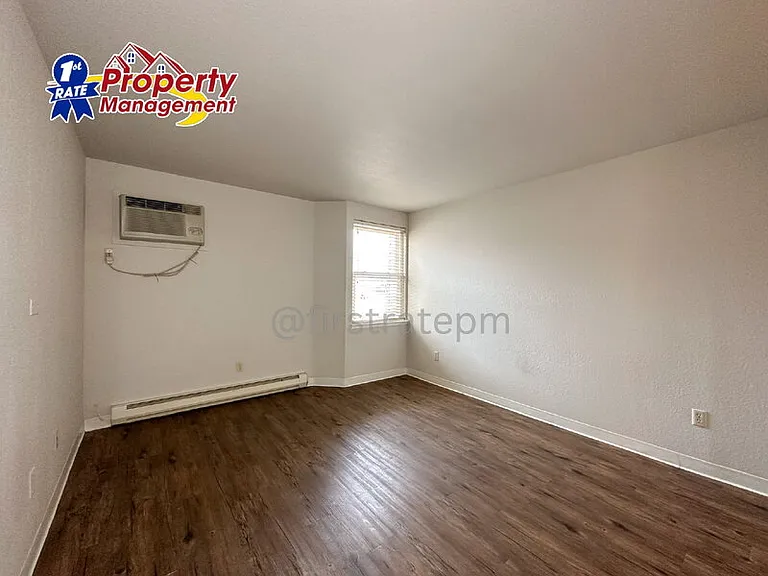 Bond Apartments — Photo 9