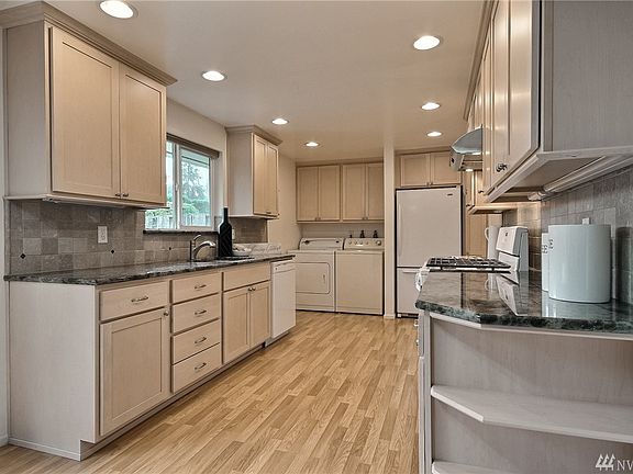 5th image of 5010 79th Avenue Ct E