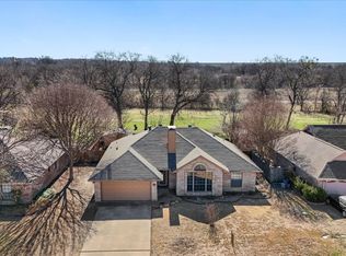 1128 Rio Grande Dr, Benbrook, TX 76126