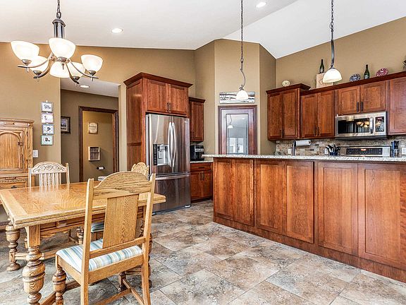 3rd image of 2285 Julia Dr