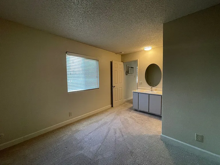 Boutique Apartments in Boulevard Park, Includes Gated, Covered Parking! — Photo 14