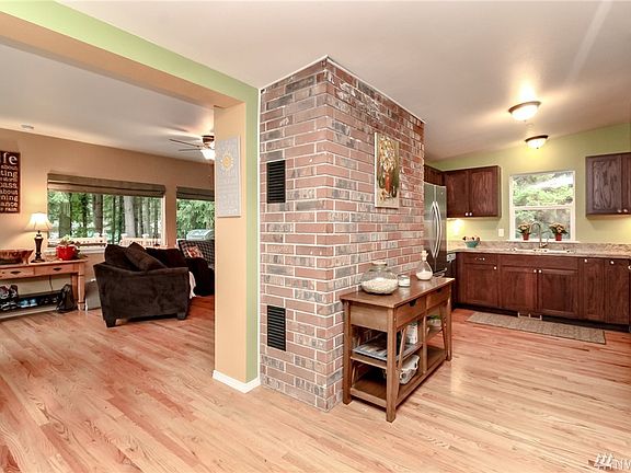 4th image of 18824 Mountain View Dr E