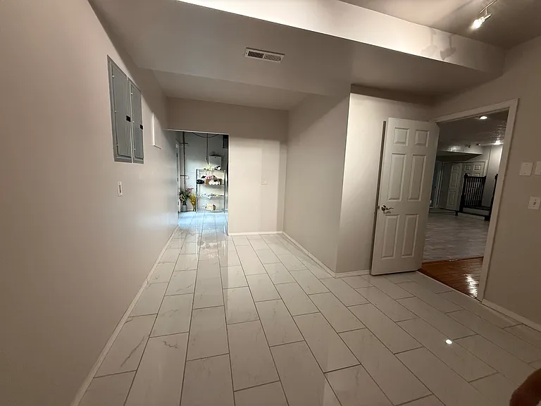526 Buckley Rd — Photo 16