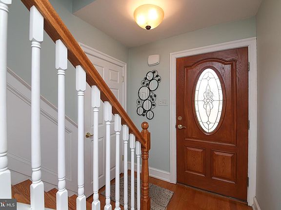 3rd image of 3010 Meredith Ln