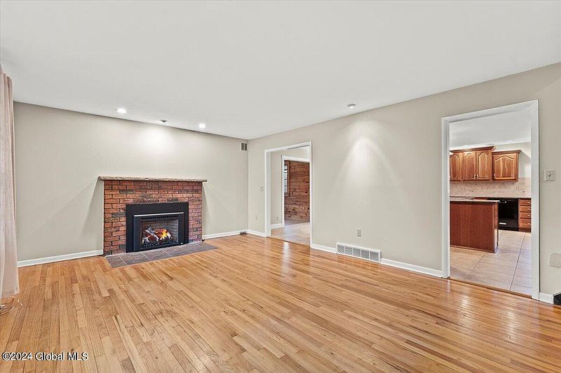 4th image of 4077 Jockey Street