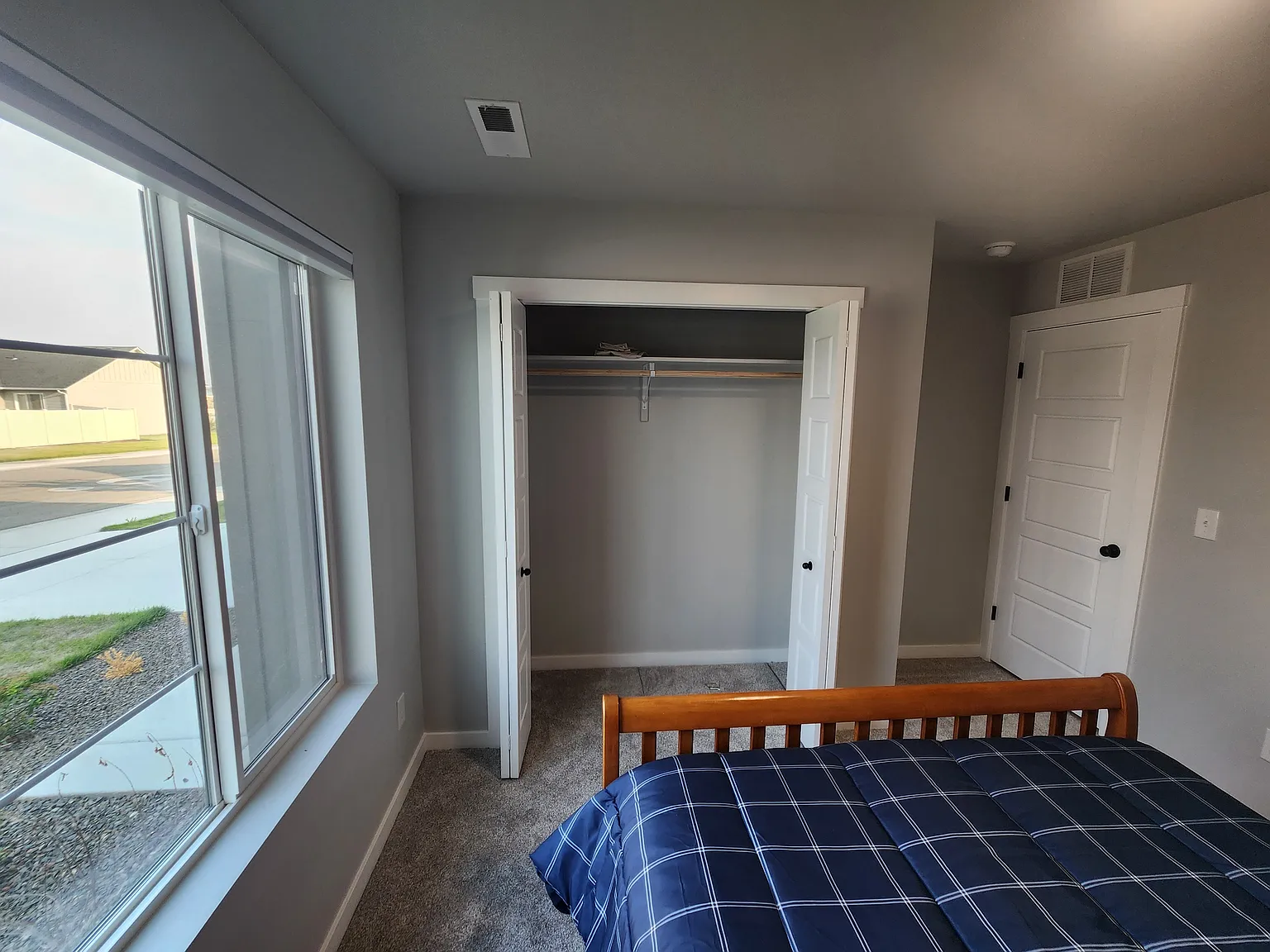 4 bed, 1860 sqft, $900 — Photo 3