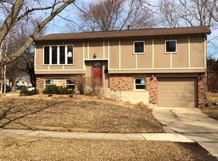 5936 Essex Rd, Oak Forest, IL 60452