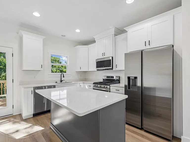 112 Rogers Ave — Photo 23